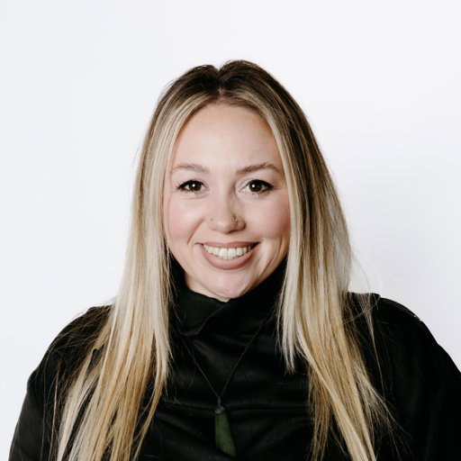 Holly Bennett logo