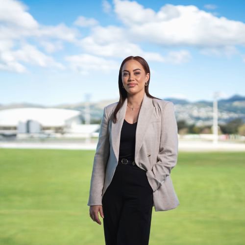 Elizabeth Costley - Ray White  logo