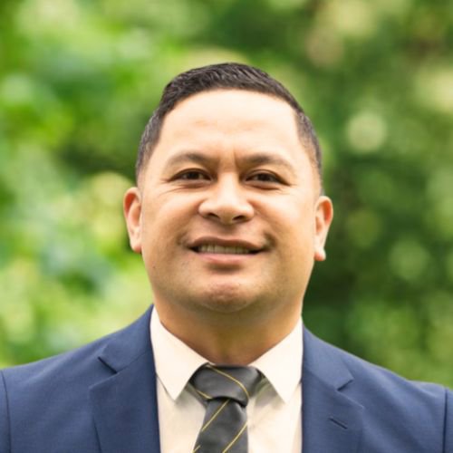 Bob Lemalu - Ray White  logo